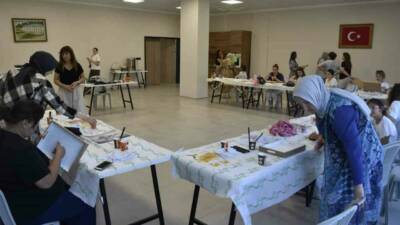 Karacabey Belediyesi, vatandaşların sanatsal becerilerini geliştirmesi ve keyifli vakit geçirmesi