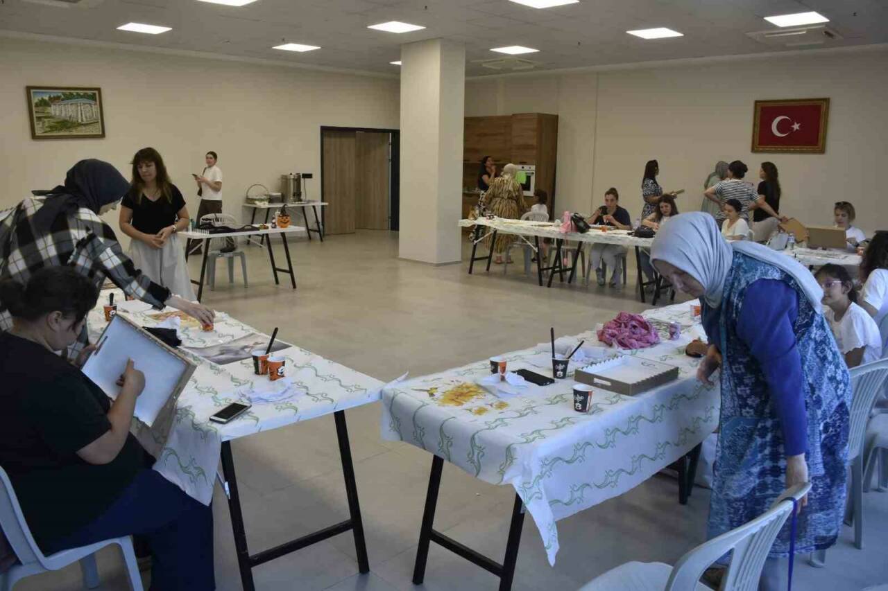 Karacabey Belediyesi, vatandaşların sanatsal becerilerini geliştirmesi ve keyifli vakit geçirmesi