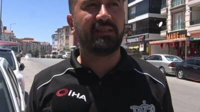 Ankara’da karşı yola geçmeye çalışan anne ile çocuğuna otomobil çarptı.