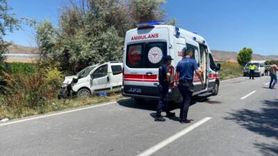 KAYSERİ (AA) – Kayseri’nin Kocasinan ilçesinde hafif ticari aracın, park
