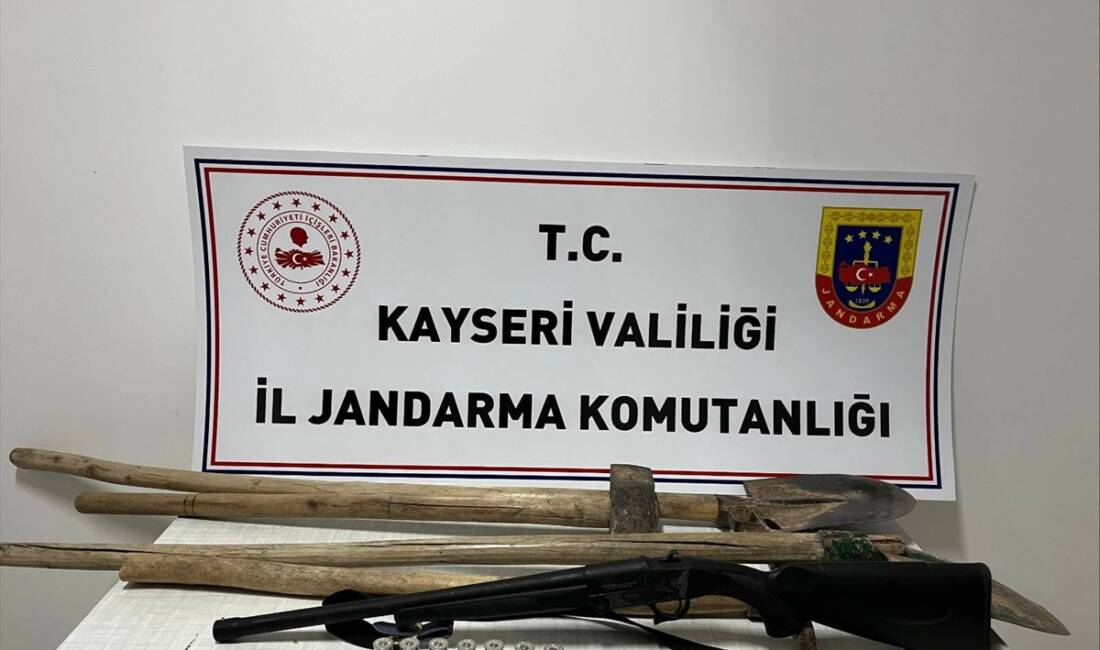 KAYSERİ (AA) – Kayseri’nin Akkışla ilçesinde kaçak kazı yapan 2