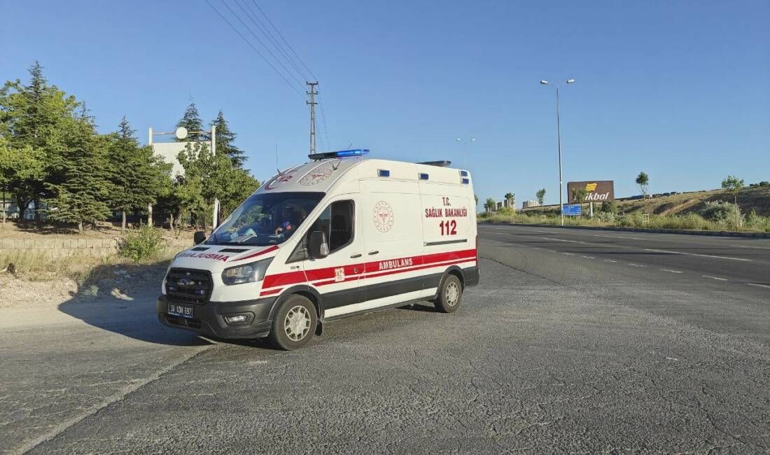 Kayseri’nin Melikgazi ilçesinde meydana gelen silahlı kavgada 3 kişi yaralandı.