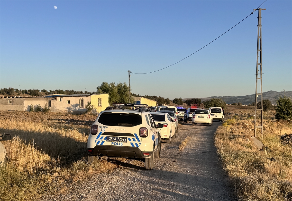 KAYSERİ (AA) – Kayseri’nin Melikgazi ilçesinde çıkan silahlı kavgada 3