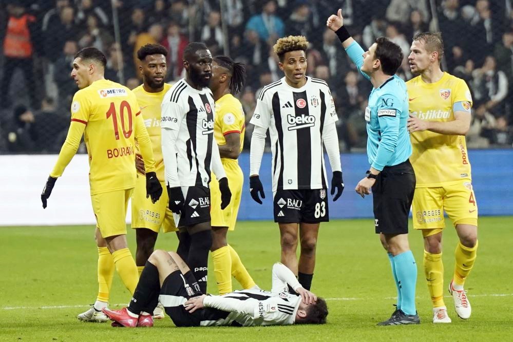 Kayserispor; ligin ilk yarısında dört büyük takımdan ikisi ile iç