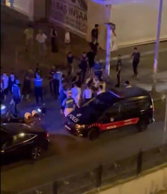 İstanbul Esenyurt’ta bir motosiklet ile otomobilin karıştığı kaza sonrası çıkan