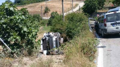 Kocaeli’de hafif ticari araç ile minibüsün karıştığı kazaya çarpmamak için