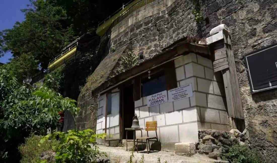 Giresun’un Kazancılar Sokağı’na ismini veren kalaycıların son temsilcisi Osman Topatan,