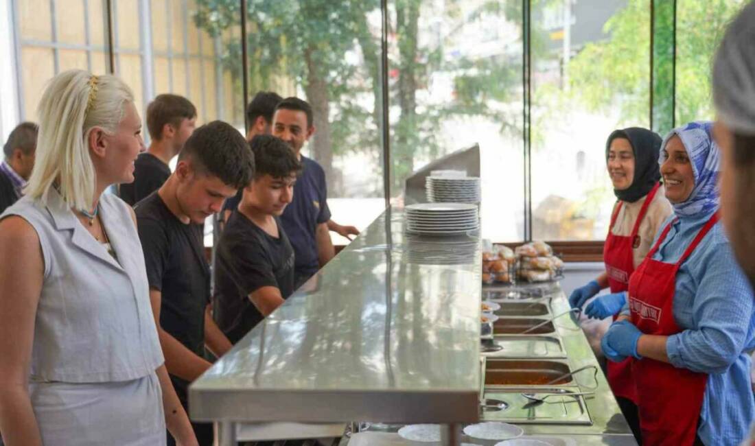 Bilecik Belediye Başkanı Melek Mızrak Subaşı, şehir merkezinde hizmet veren