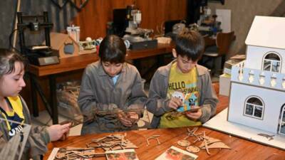 Kepez Belediye Başkanı Mesut Kocagöz, yaz döneminde çocuklara bilimle dolu