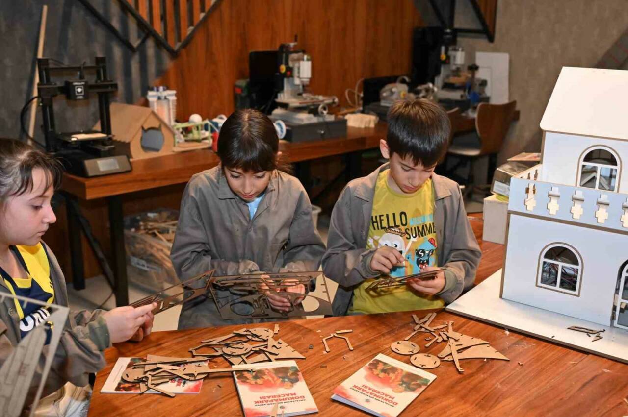 Kepez Belediye Başkanı Mesut Kocagöz, yaz döneminde çocuklara bilimle dolu