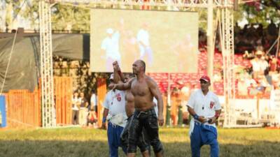 664. Tarihi Kırkpınar Yağlı Güreşleri’nde üçüncü tur müsabakalarının ardından 8