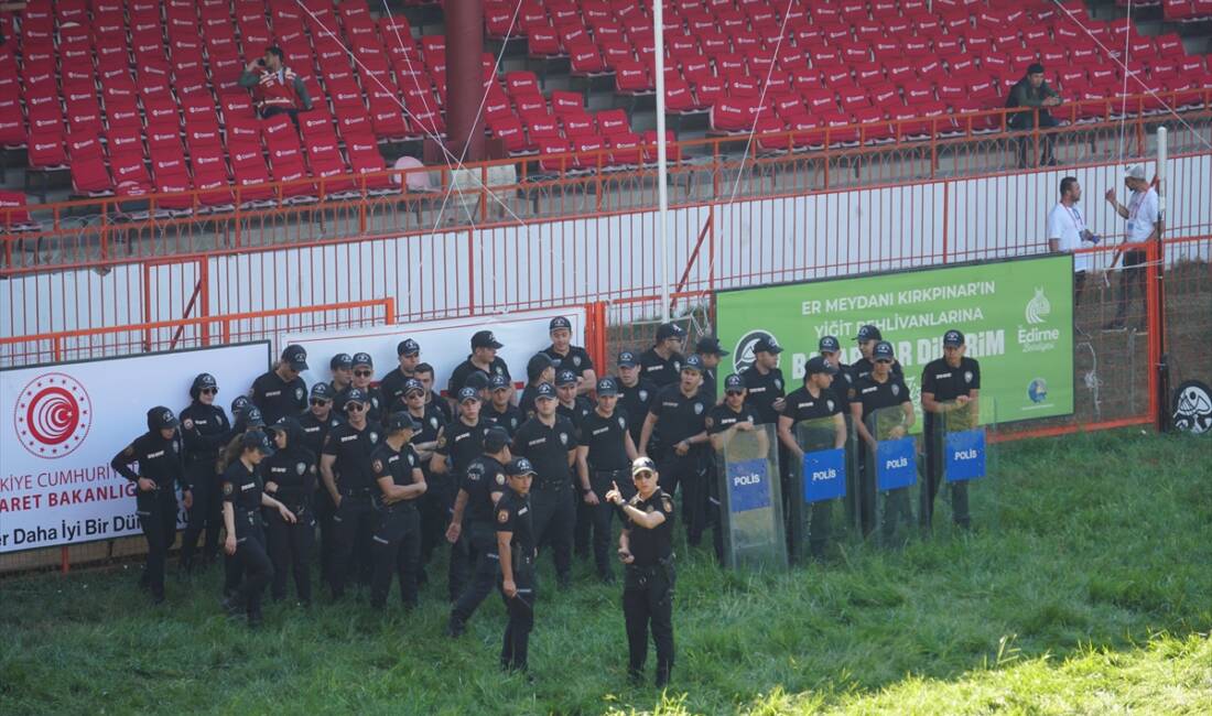 EDİRNE (AA) – Edirne’deki 664. Kırkpınar Yağlı Güreşleri’nde huzur ve