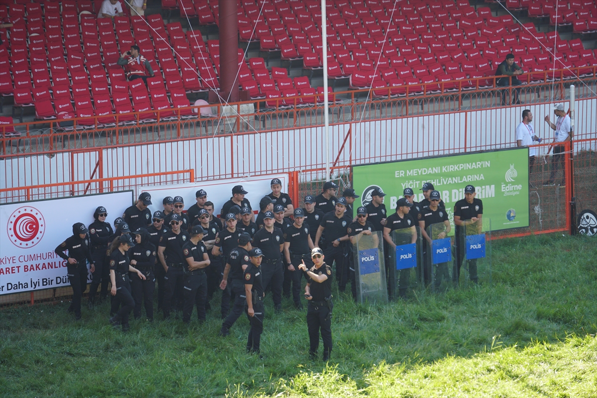 EDİRNE (AA) – Edirne’deki 664. Kırkpınar Yağlı Güreşleri’nde huzur ve