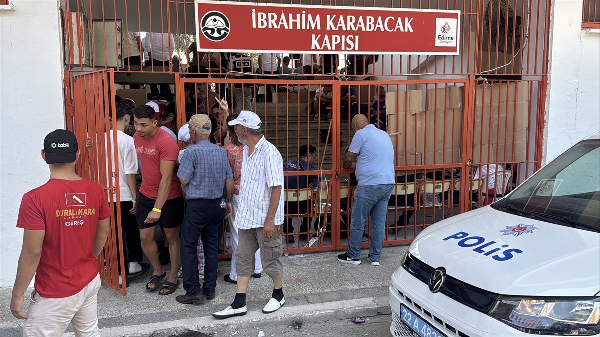 EDİRNE (AA) – Edirne’de, 664. Kırkpınar Tarihi Güreşleri kapsamında polis