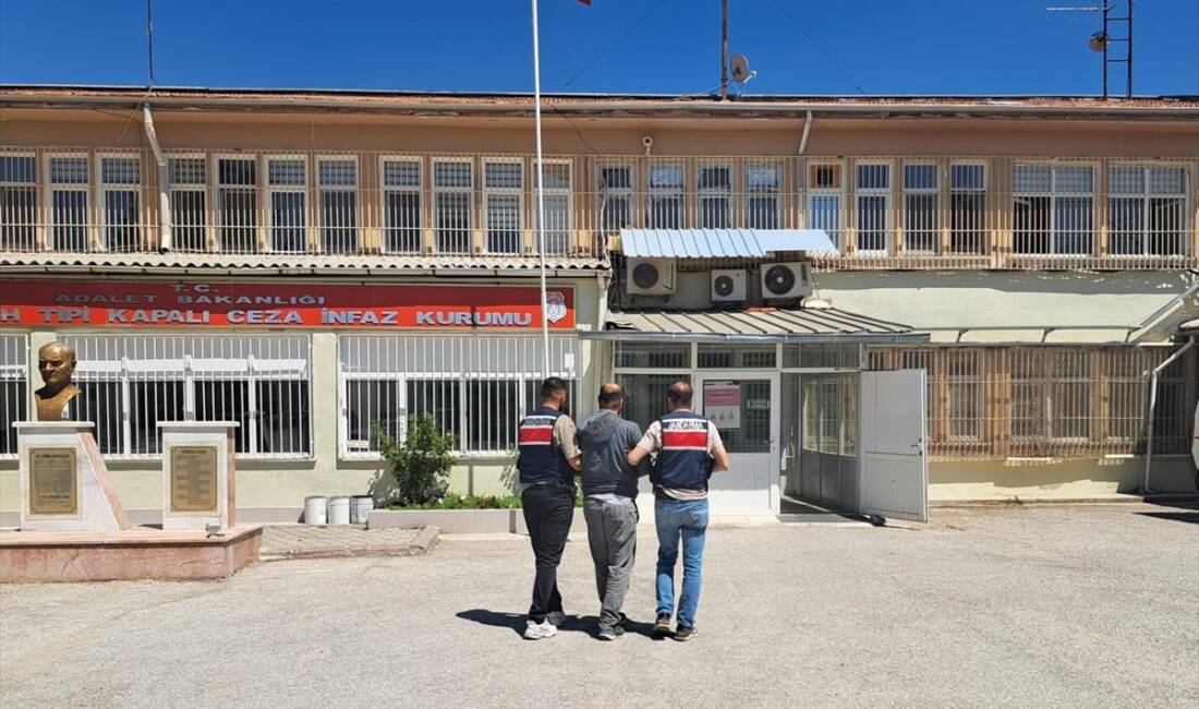 ESKİŞEHİR (AA) – Eskişehir’de kırmızı bültenle aranan şüpheli jandarma ekiplerince