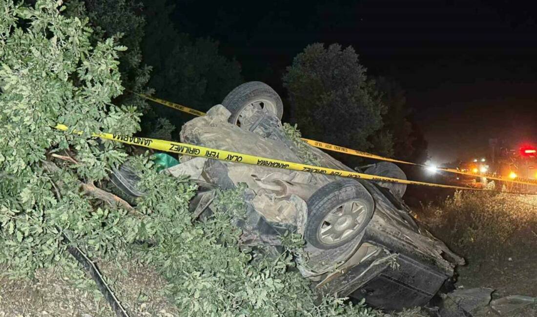 Uşak’ta kontrolden çıkan otomobilin şarampole devrilmesi sonucu meydana gelen trafik