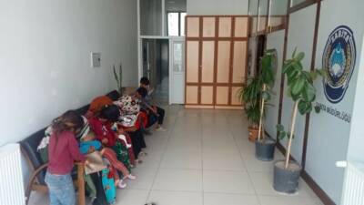 Konya’nın Kulu ilçesine şehir dışından gelerek çocuklarını da dilenciliğe alıştırmaya