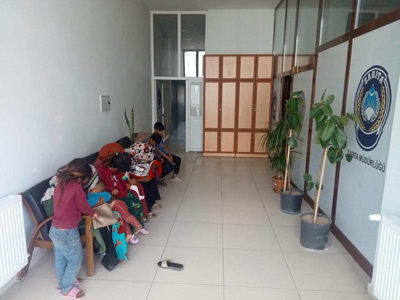 Konya’nın Kulu ilçesine şehir dışından gelerek çocuklarını da dilenciliğe alıştırmaya