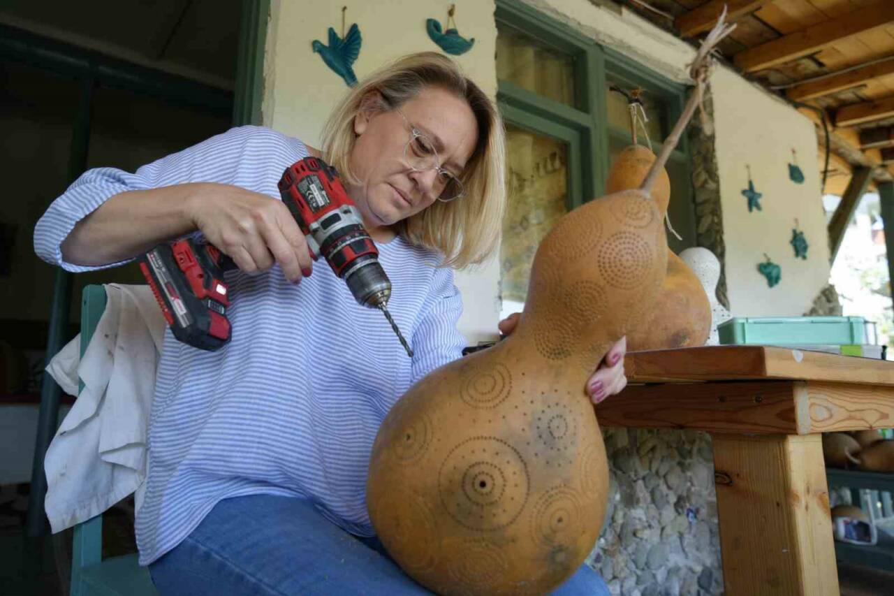 Kocaeli’de iş stresinden uzaklaşmak isteyen Asuman Aldemir, Bodrum’da gördüğü ışıklı