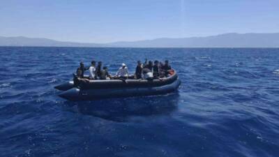 Aydın’ın Kuşadası ilçesi açıklarında Yunanistan unsurlarınca Türk karasularına geri itilen