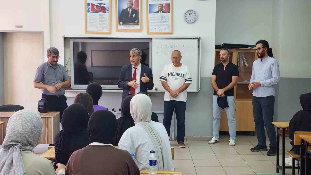 Kütahya İl Millî Eğitim Müdürü Mustafa Yılmaz, Ortaöğretim Hizmetleri Şube