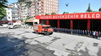 Manisa ve İzmir’deki yangın bölgelerinde çalışmalarını tamamlayan Kayseri Büyükşehir Belediyesi