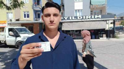 Manisa’nın Yunusemre ilçesinde yaşayan 19 yaşındaki Aziz Yıldırım, ismi nedeniyle