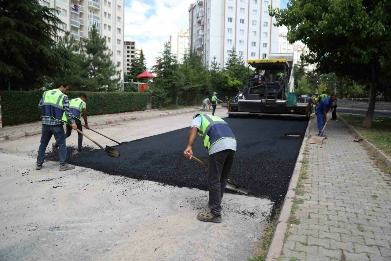 İlçe genelinde ulaşım kalitesini artırmak için çalışmalarını sürdüren Melikgazi Belediyesi,
