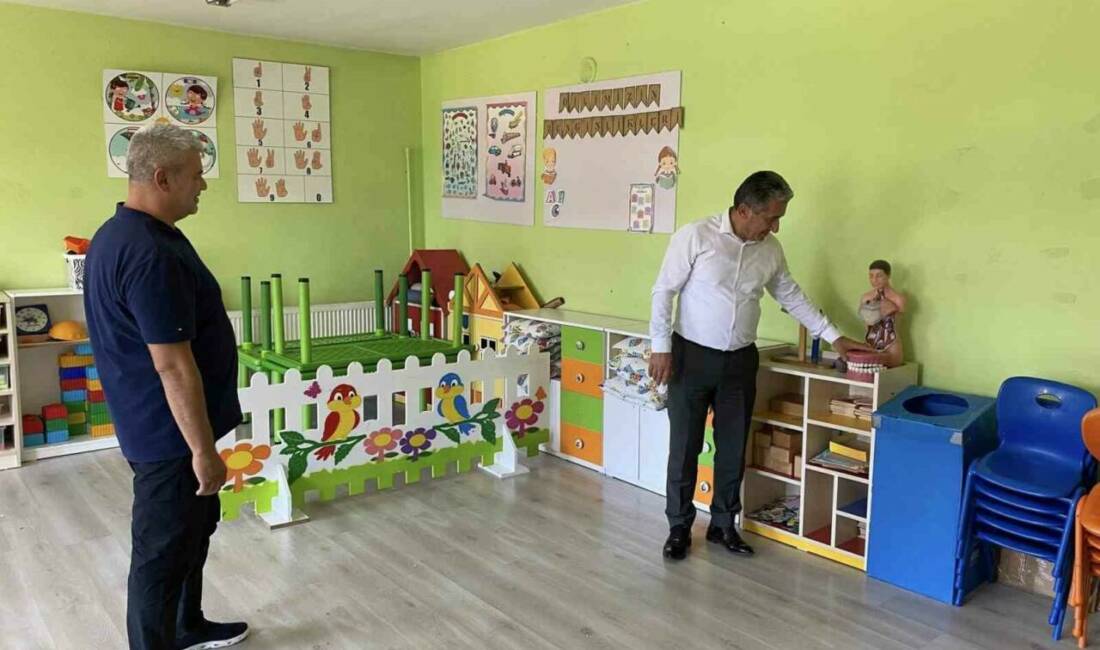 Menteşe İlçe Milli Eğitim Müdürü İdris Kömürcü, okul ziyaretleri kapsamında