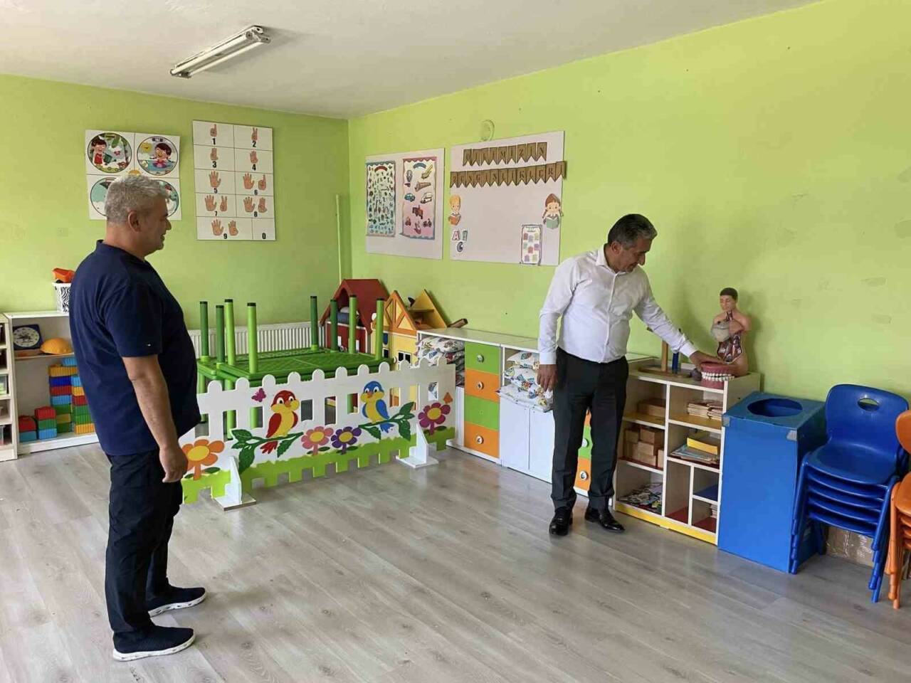 Menteşe İlçe Milli Eğitim Müdürü İdris Kömürcü, okul ziyaretleri kapsamında