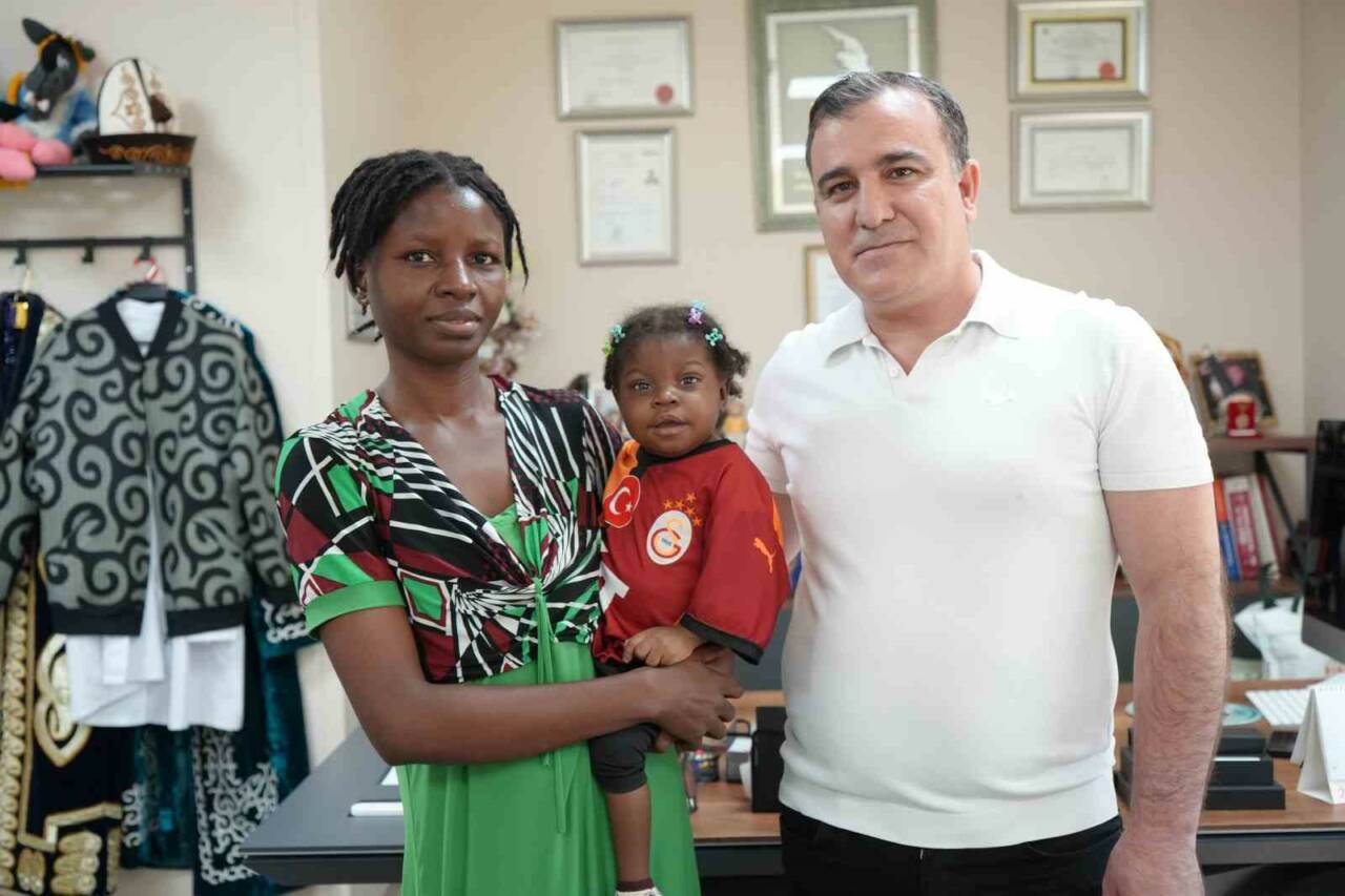 Doğuştan gelen biliyer atrezi (safra kanalı yokluğu) nedeniyle karaciğer yetmezliği