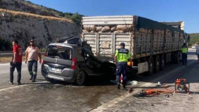 Mersin’in Tarsus ilçesinde meydana gelen trafik kazasında 5 kişi hayatını