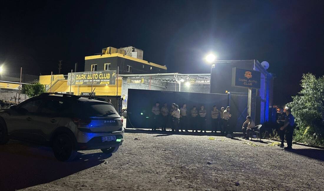 MERSİN (AA) – Mersin’in Tarsus ilçesinde oto yıkamacıya düzenlenen silahlı