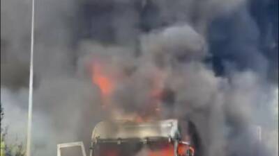 Mersin’de seyir helindeki tırda yangın çıktı, alevlere itfaiye ve orman