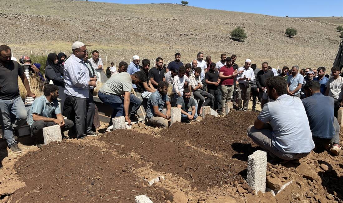 - Kazanın, Şen ailesinin hacdan gelen yakınlarını görmek için gittikleri