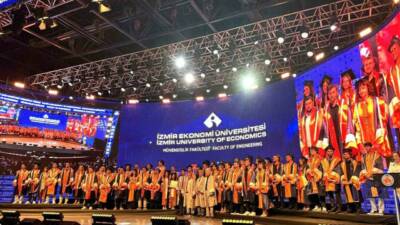 İzmir Ekonomi Üniversitesi’nde (İEÜ) eğitimlerini başarıyla tamamlayarak diplomalarını almaya hak