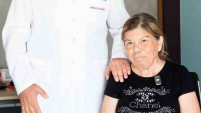 İzmir Ekonomi Üniversitesi Medical Point Hastanesi’nde 76 yaşındaki Fatma Slem’in