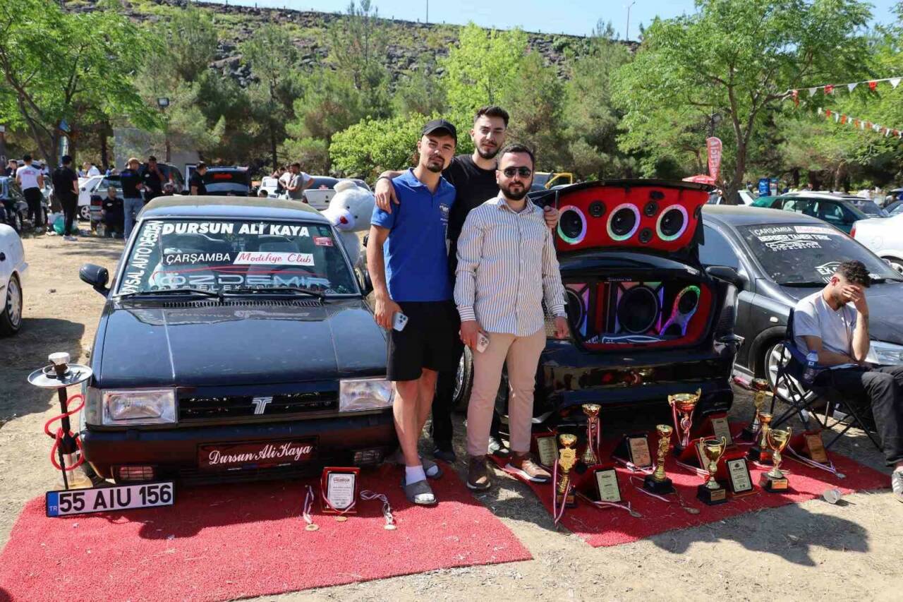 Türkiye’nin dört bir yanından gelen modifiye araç tutkunları, yaklaşık bin