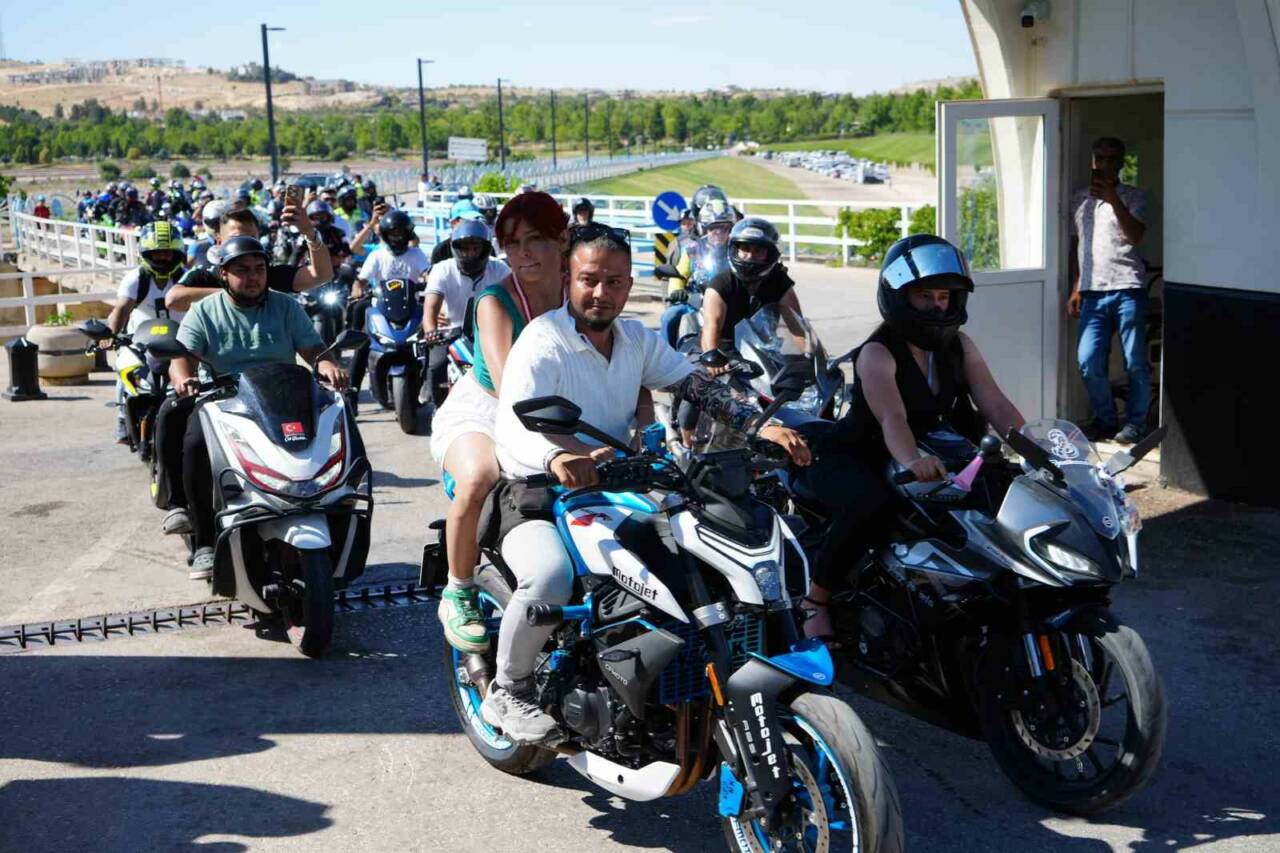 Gaziantep’te düzenlenen motosiklet festivali MOTOFEST, motosiklet tutkunlarını bir araya getirerek