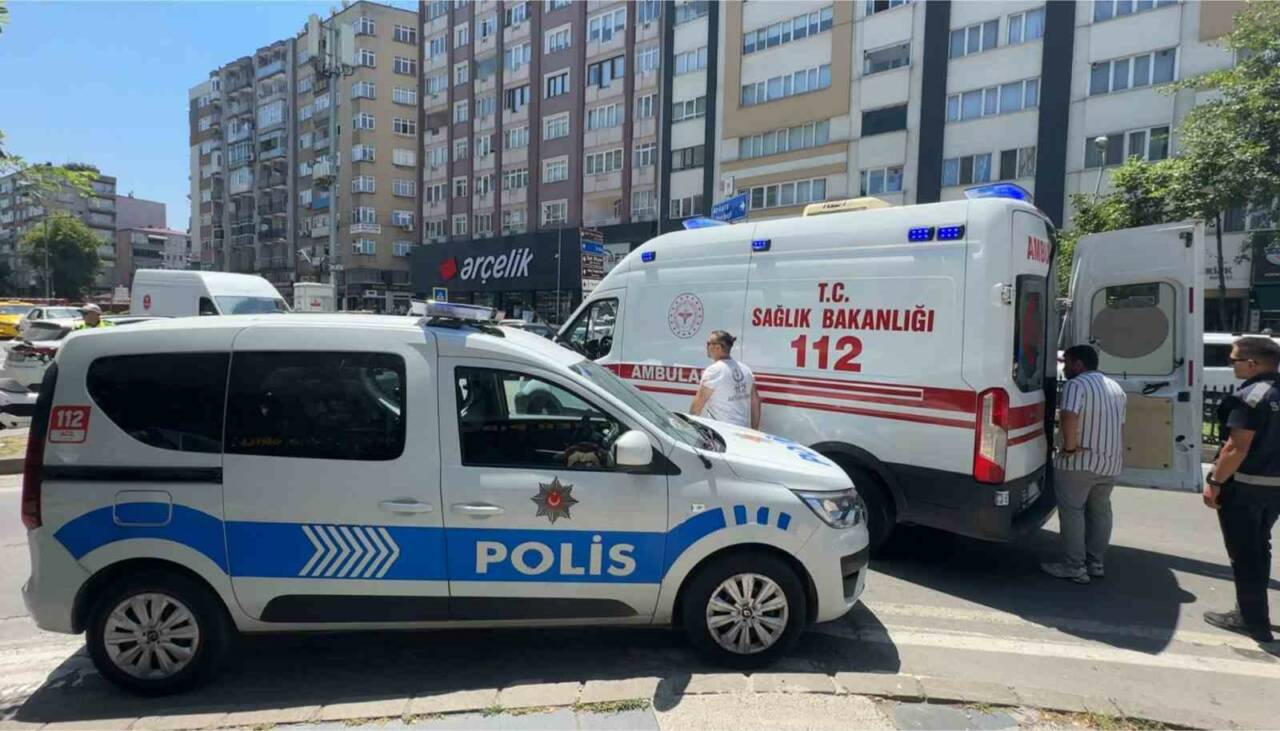 Samsun’un İlkadım ilçesinde kavşakta çarpışan motosiklet ile SUV araçta hasar