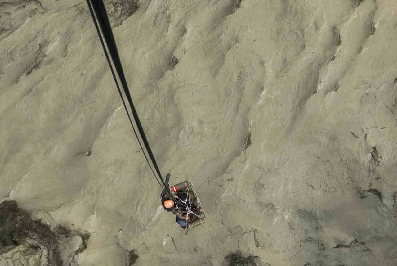 Çin ile Nepal arasındaki Himalaya dağlarındaki bir vadide şiddetli yağışların