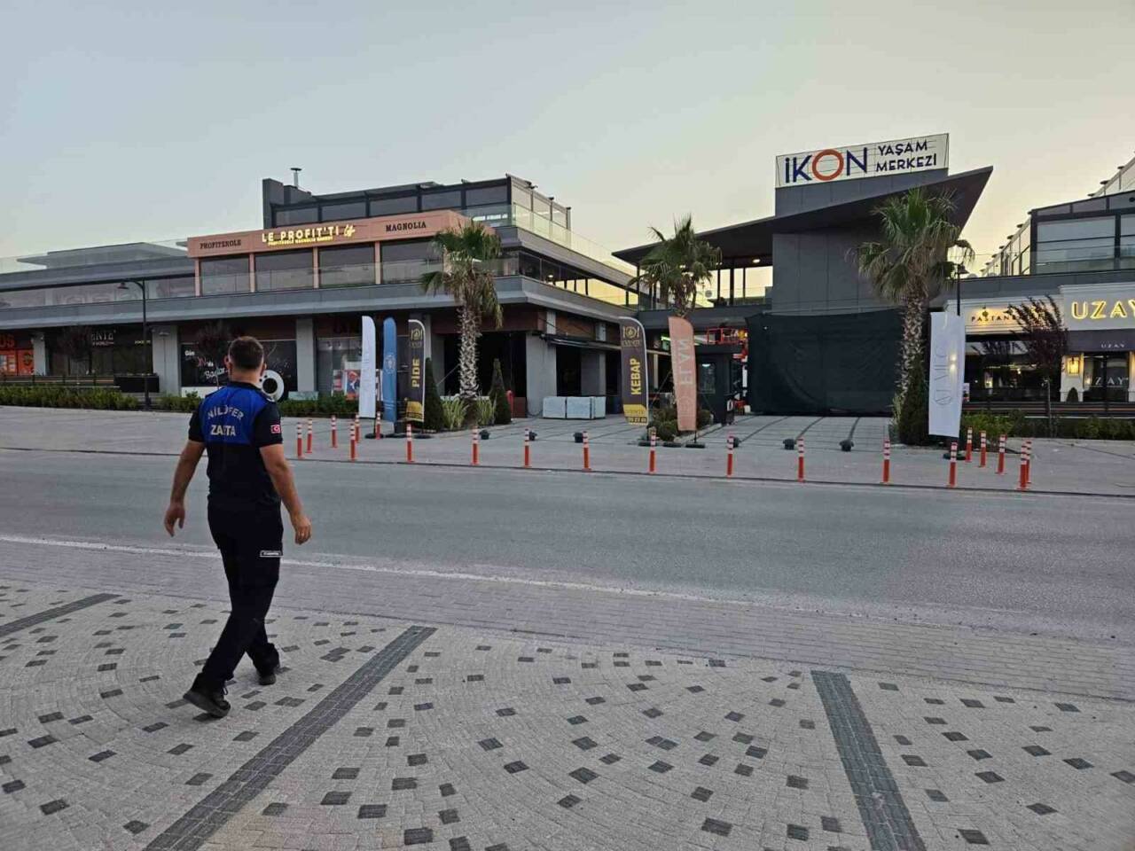 Nilüfer Belediyesi ekipleri, kent estetiğini bozan ve görüntü kirliliği oluşturan