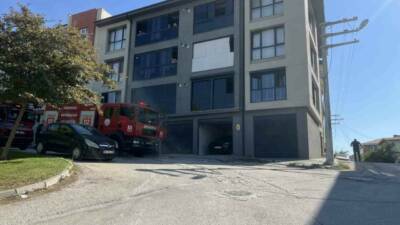 Eskişehir’de bir evde ocak üzerinde unutulan yemek yangına sebep olurken,