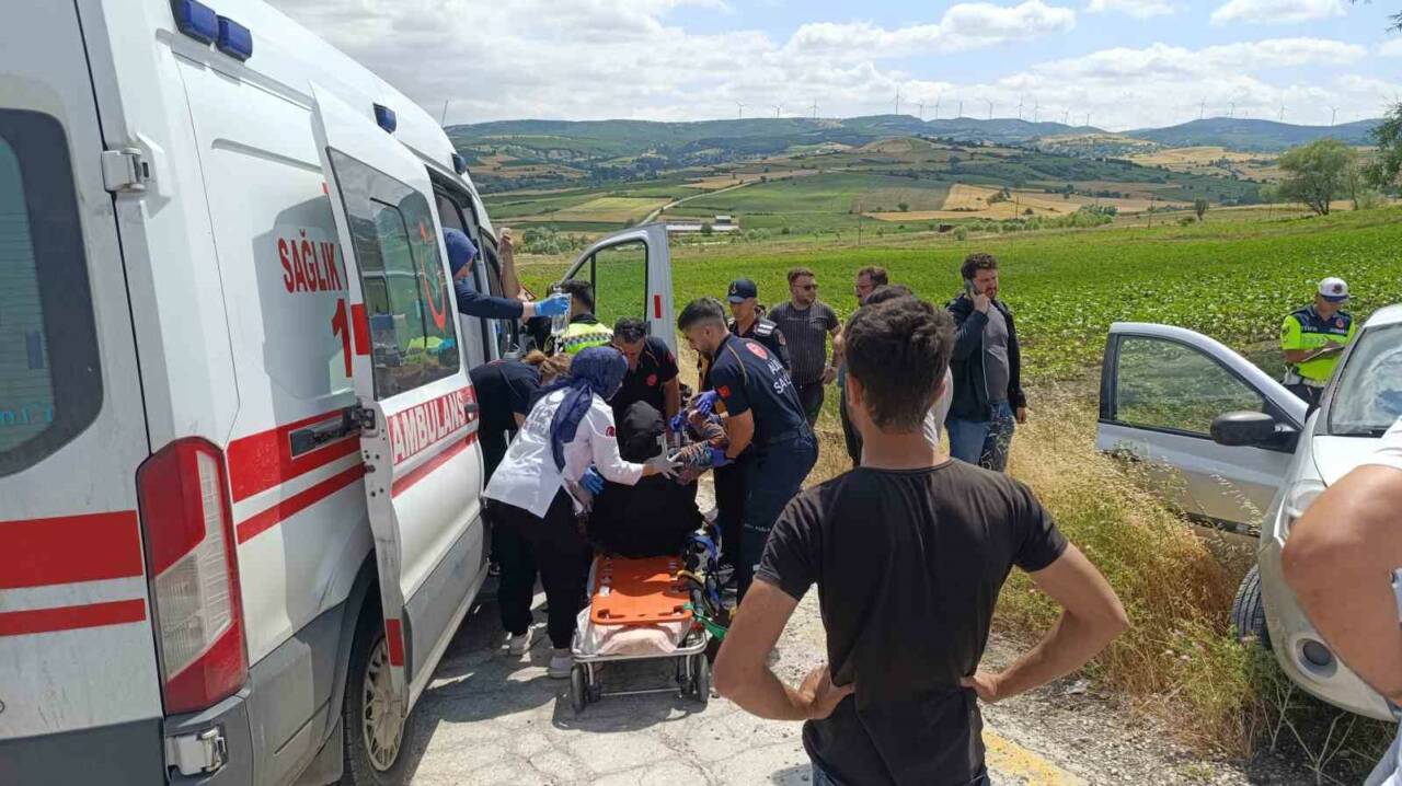 Samsun’un Havza ilçesinde otomobil ile hafif ticari aracın karıştığı trafik