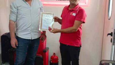 Van’ın Özalp ilçesinde Kızılay’a çok kan veren vatandaşlara paket ve