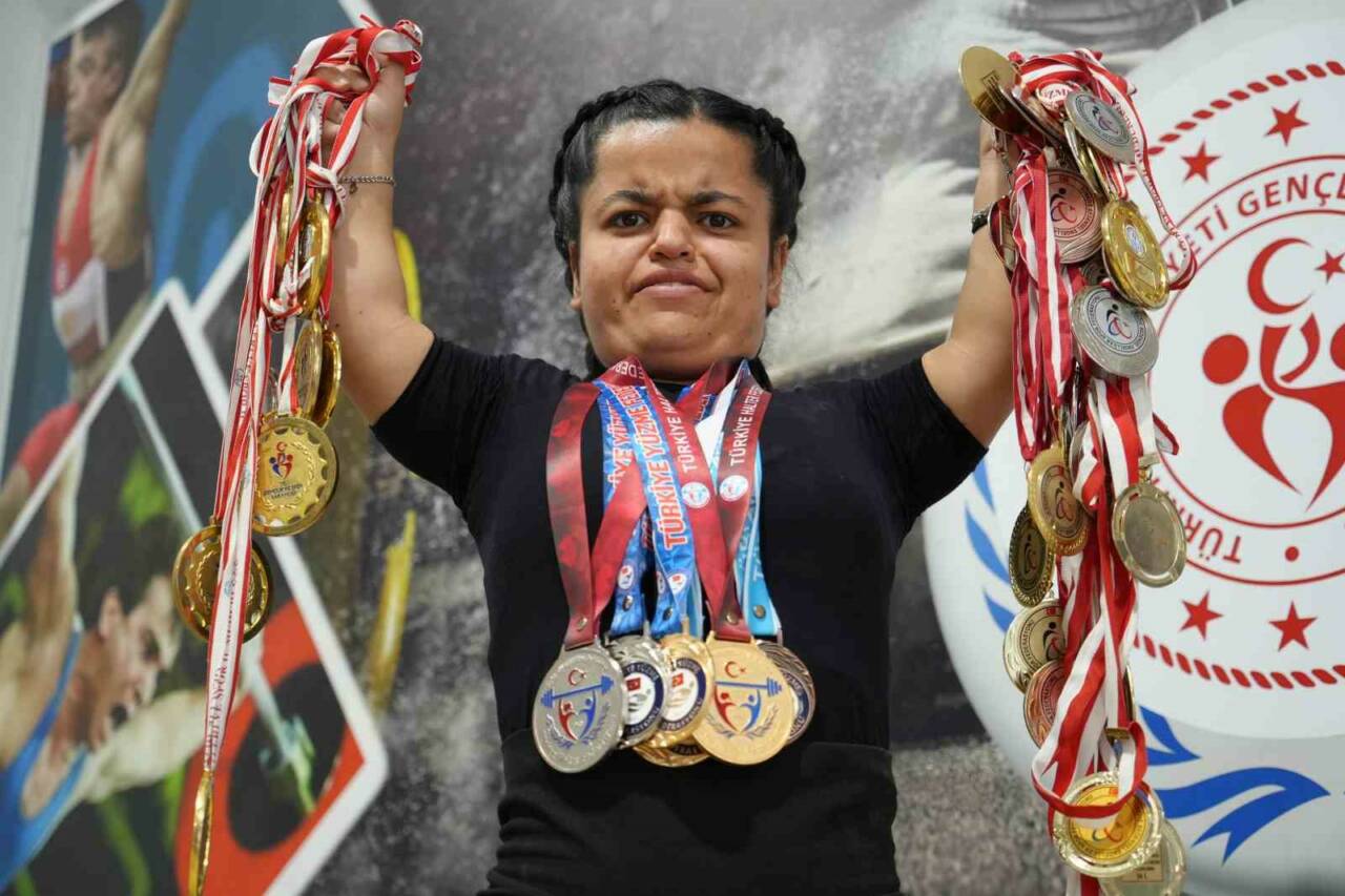 Gaziantep’te keşfedilerek yüzme ve ardından da halter branşına kazandırılan paralimpik