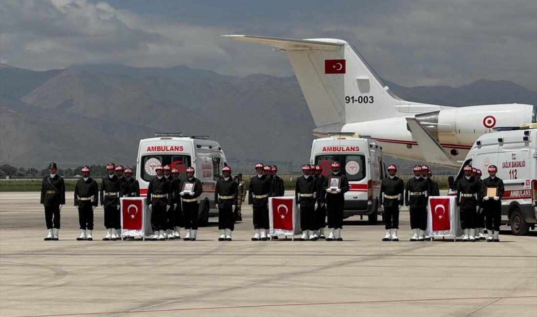 - Törene Milli Savunma Bakanı Yaşar Güler, Genelkurmay Başkanı Orgeneral