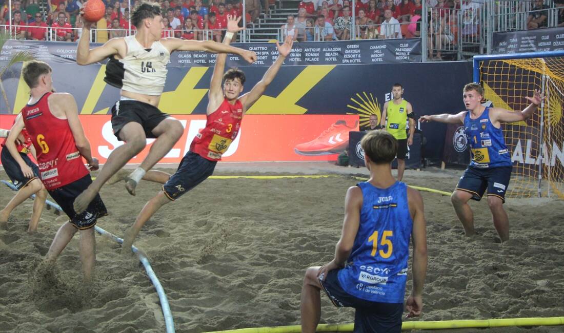 ANTALYA (AA) – 17 Yaş Altı EHF Avrupa Plaj Hentbolu