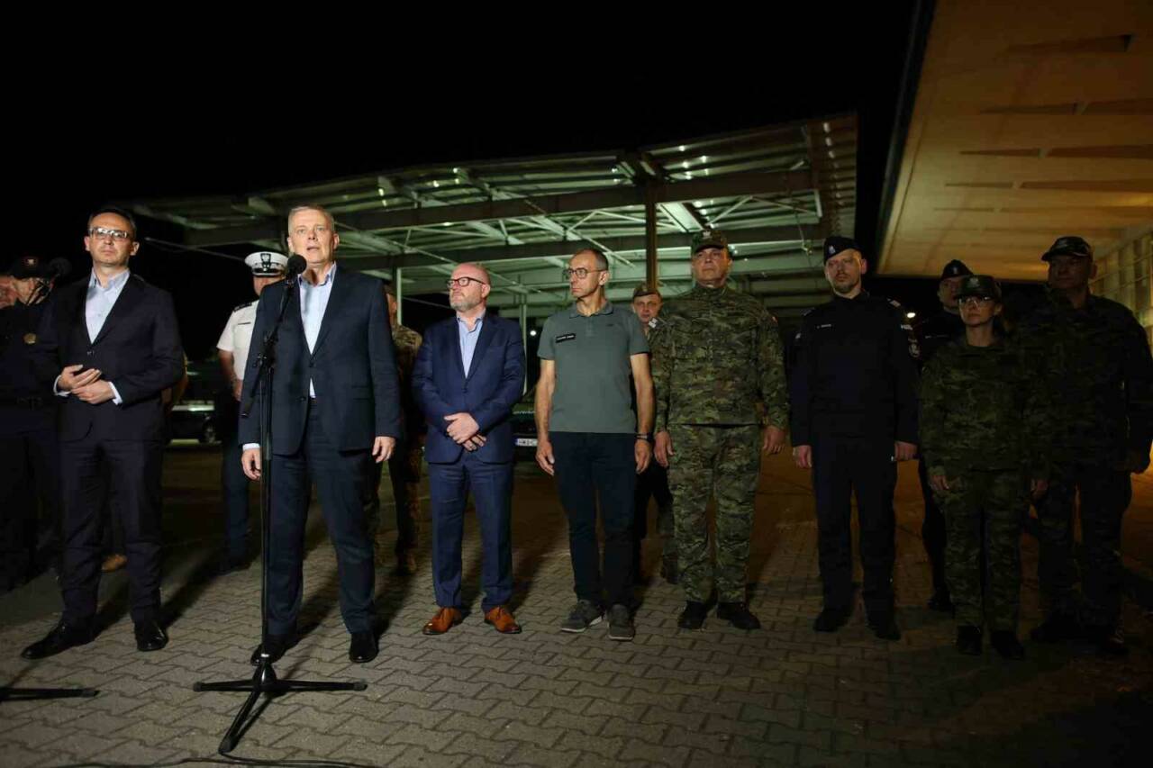 Polonya ülkeye yasa dışı girişleri önleme gerekçesiyle Almanya ve Litvanya