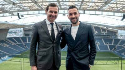 Portekiz ekibi Porto, teknik direktör Francesco Farioli ile 2 yıllık